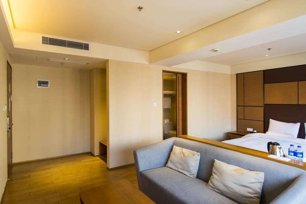 Ji Hotel Wuhan Guanggu Plaza Exterior foto