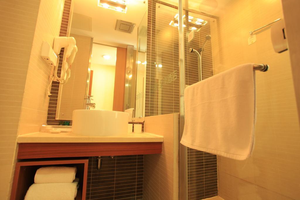 Ji Hotel Wuhan Guanggu Plaza Quarto foto