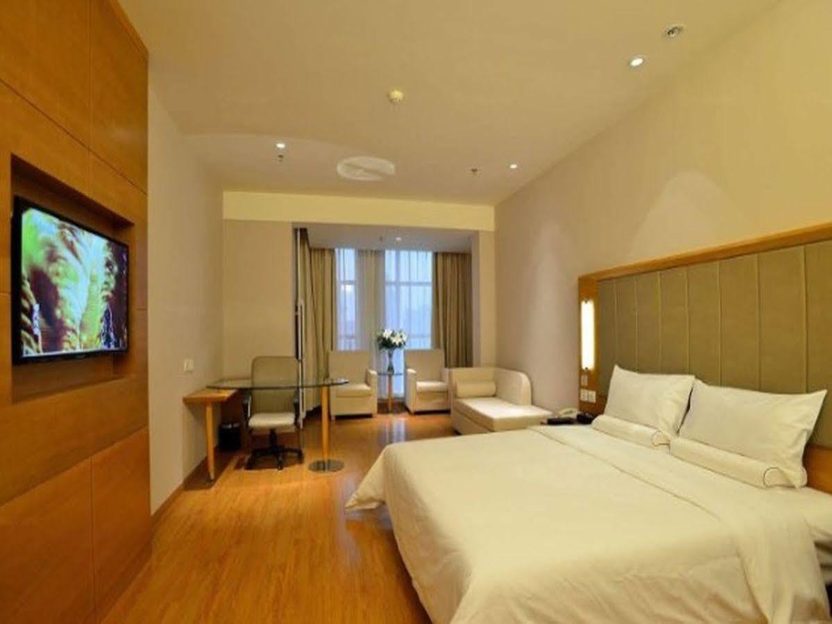 Ji Hotel Wuhan Guanggu Plaza Exterior foto